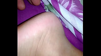 Gostosa D. De Perna Aberta Mostrando A Calcinha Branca