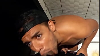 Entrei No Banheiro Da Balada Danger, Bateu Na Porta Um Negão Com Um Pau Imenso Indo Pra Entrar, Deixei E Não Me Arrependi - Full Red