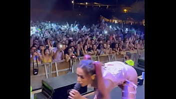 Anitta Ostentando Sensualidade