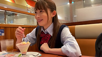 エロ同人作家のおじさんとお付き合いしている現役JK。おじさんの生ハードピストンでイカされまくった直後の敏感な生膣奥を、生追撃ピストンで更に突かれまくる。　