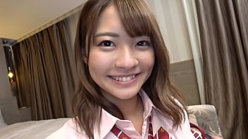 ハメ撮り　学園一の歌姫。マジで可愛いおっとり系美女JKがマイクの代わりにチンコを握って、ベッドの上で大絶唱の甘きゅんSEX。