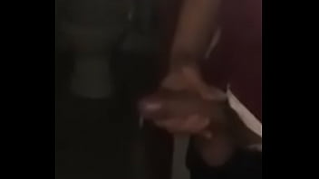 Me Corro En El Trabajo Escondido Pensando En Mi Compañera