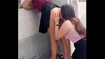 Lesbianas Mexicanas Me Piden Que Las Grabe Mientras Su Amiga Le Mama El Culo
