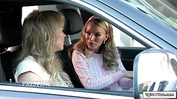 Blonde Trans Kate Zoha Makes Girl Squirt