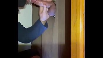 Je Me Fais Sucer Au Gloryhole