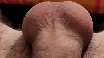 Oynayan Sıcak Taşaklarım