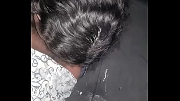 Casal Numa Maior Putaria Na Cabine Do Boquete Numa Festa De Swing.