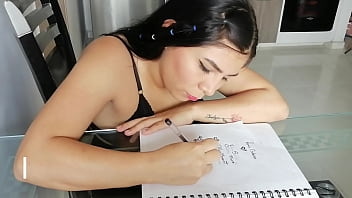 No Dejo Que Mi Hermanastra Termine Sus Trabajos Del Colegio