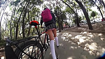 Exhibiendose En Minifalda Por La Ciudad Upskirt