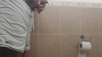 Mi Vecino Se Está Bañando Y Me Voy A Meter S Cogermelo