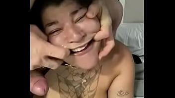 Gatinha Esperando O Leite Do Roludo