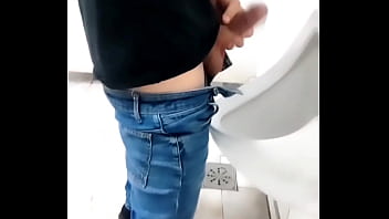 Balançada No Mictório Pra Mostrar Quem Manda