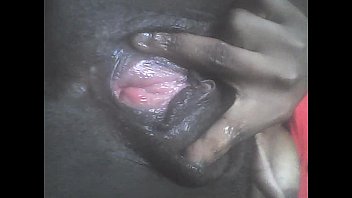 Brooklyn Thot Plays With Pussy