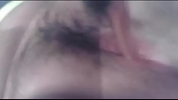 Se Masturba Con Un Cepillo - masturbation, vagina-peluda - Video 1812643