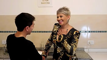 Le Coji El Culo Y Le Llene La Cara De Leche Toda La Noche Para Que Mi Madrastra No Se Valla , Parte 1