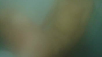 Amigos Se Divertem No Chuveiro Durante O Banho