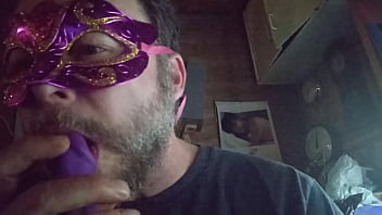 Modèle Francky Suce Un Dildo