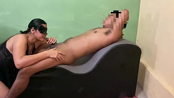 Le Doy Una Mamada A Mi Vecino Por Ayudarme Con El Internet |submissiveadventures