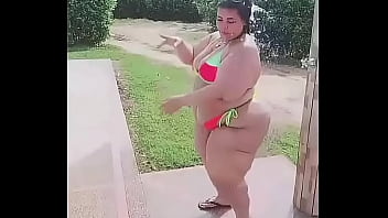 Rocio M Toma Un Baño