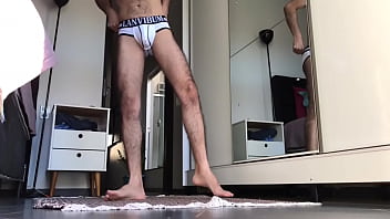 Vestindo Roupa Para Ir Trabalhar