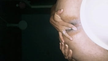 Enfiando O Dedo No Meu Cuzinho Escondido Que Nem Um Viado