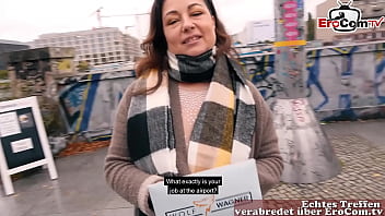 Mollige Deutsche Milf Mit Braunen Haaren Auf Der Straße Abgeschleppt