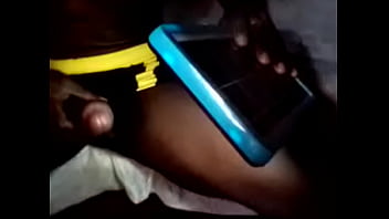 Je Bisexuel Sort Sa Grosse Bite De Son Boxer Se Masturbe Precum Et Cum En Pensant à Son Amoureux