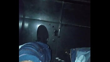 Sexo En Una Cabina De Video