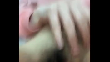 Lần đầu ti_n em ny cho xem bướm