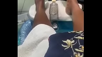 Kreamyempress Offers Slaves Foot Dust