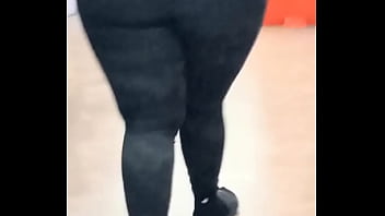 Big Juicy Booty Walking 2