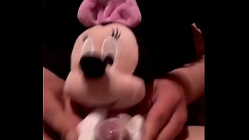 Minnie Me Ordeña Con Sus Manos