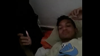 Transando Na Frente De Um Amigo