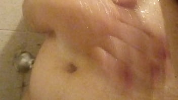 Analia Embarazada Bañandose