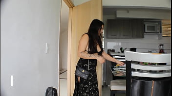 Me Follo A Mi Hermanastra Despues De Que Su Jefe La Deja Cachonda