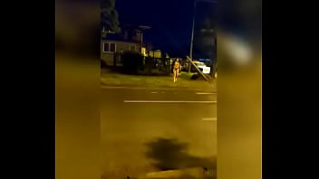 Cachonda Mujer Sale A La Calle En Busca De Sexo En Plena Noche Y Termina Culiando En Una Banca