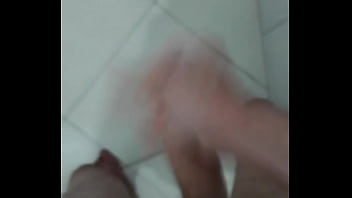 Vendo Se Ainda Sai Leite Depois De Várias Punhetas