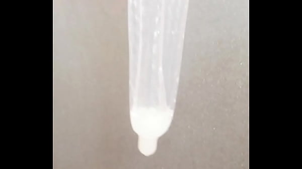 コンドーム内に大量射精②