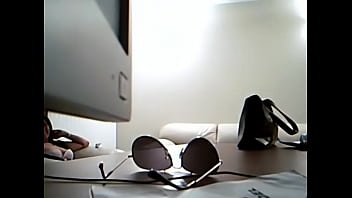 Kim Traviesa En La Oficina De Pedro Cisneros