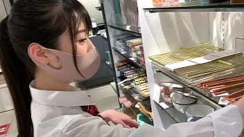 ハメ撮り 小柄でかわいい優等生のJKとハメ撮りセックス。美乳美尻のカラダがエロい。手マンで潮吹きしまくり。 ミニマムボディに種付けプレス。バックで生ハメセックス。　