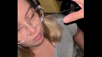 Editando Vídeos Da Puta E Corno Ganhando Um Boquete. Completo No Red