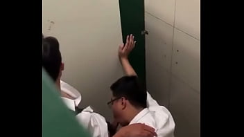 Chuyện WC kế b_n