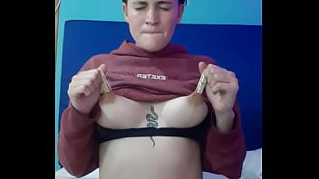 Juego Con Mis Pezones