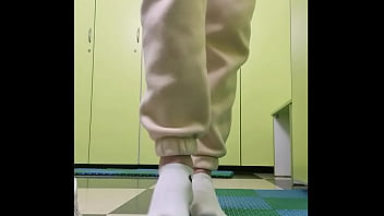 Athletic Lady Changed Clothes To Go To The Gym!