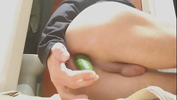 Jugando Con Un Pepino - cola, penetracion, pepino - Video 1689961