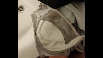 In Den Bh Der Ehefrau Abgespritzt