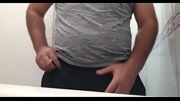 Primo Me Enseña Su Paquete