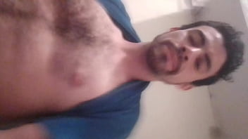 Giovanni Masturbándose