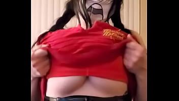 Esskayuwu Y Sus Grandes Tetas