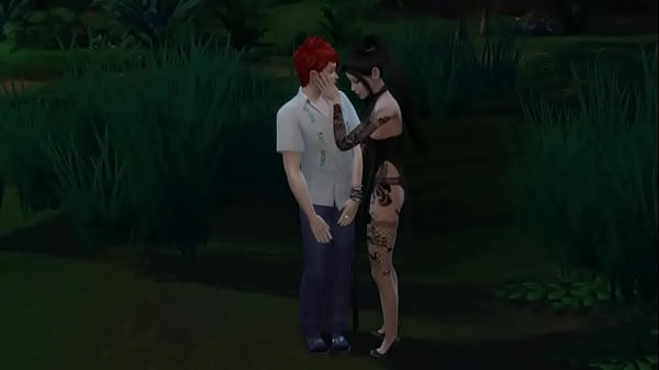 Татуированная азиатка затащила в лес скромного фрика и грязно его трахнула